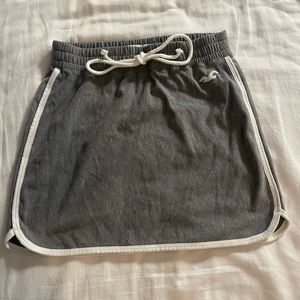 HOLLISTER MINI GREY TENNIS SKIRT